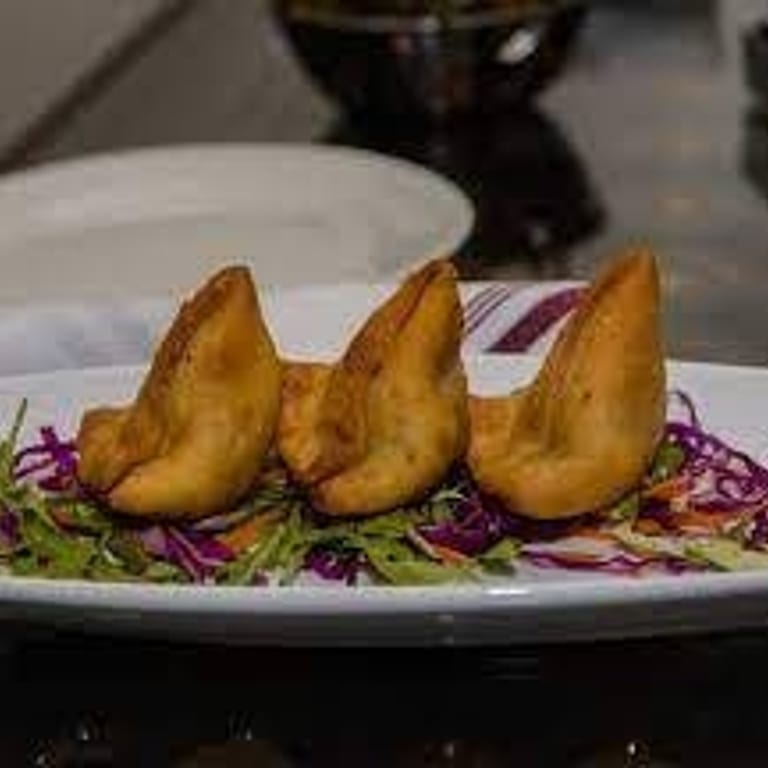 Fresh Indian Salads: Bistro-Inspired Vegetarian Options